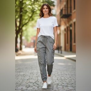 The North Face Women's Gunmetal Super Light Cargo Joggers EUC 4